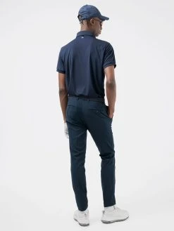 J.Lindeberg Miesten Pikeepaita TOUR TECH GOLF REG FIT GOLF POLO Tummansininen -Makia kauppa 93 gmjt06337 39 4