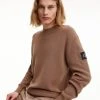 Calvin Klein Jeans Miesten Neule Badge Raw Edge Sweater Keskiruskea