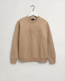 Gant Miesten Collegepaita Tonal Archive Shield C-Neck Beige -Makia kauppa gant miesten collegepaita tonal archive shield c neck beige 3 scaled