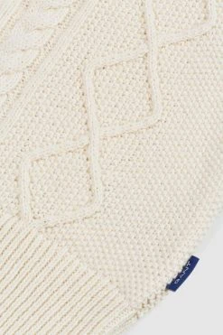 Gant Miesten Neulepaita Aran Cable C-Neck Luonnonvalkoinen -Makia kauppa product detail regular8040127 130 2kgfr36pos