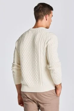 Gant Miesten Neulepaita Aran Cable C-Neck Luonnonvalkoinen -Makia kauppa product detail regular8040127 130 61bhoenu3x 1